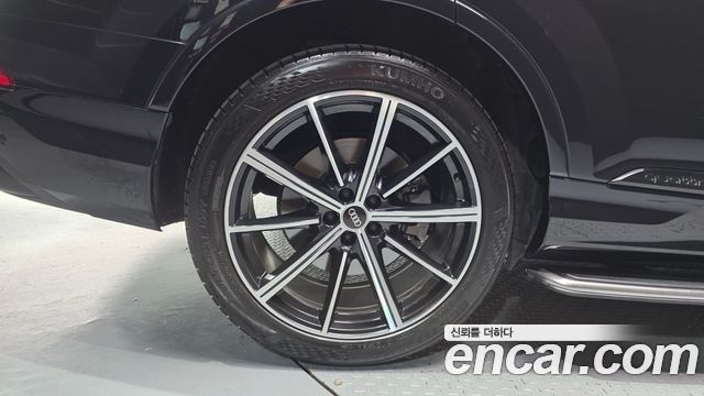Audi Q7 55 TFSI Quattro Premium - фото 4