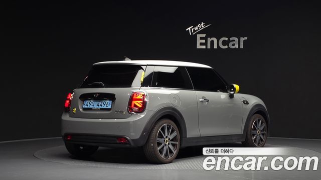Mini Cooper Electric SE Classic 3rd - фото 1