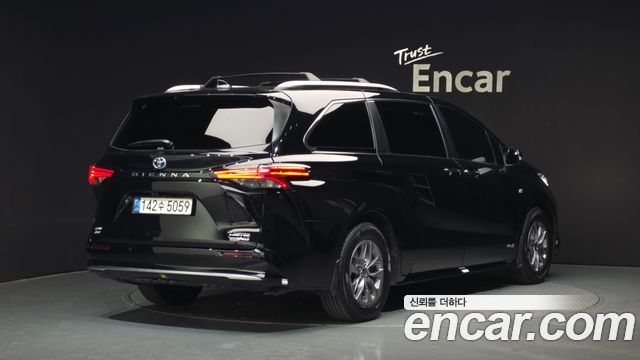 Toyota Sienna 4-го поколения 2.5 Hybrid AWD - фото 1