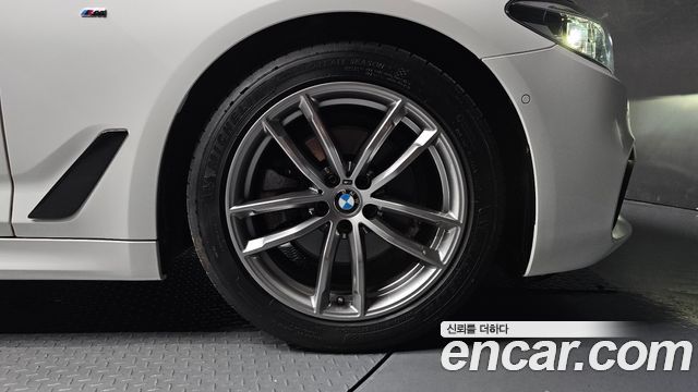 BMW 5 Series G30 520d M Sport Package Plus - фото 3