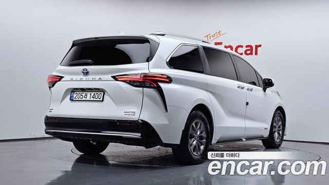 Toyota Sienna 4-го поколения 2.5 Hybrid AWD - фото 1