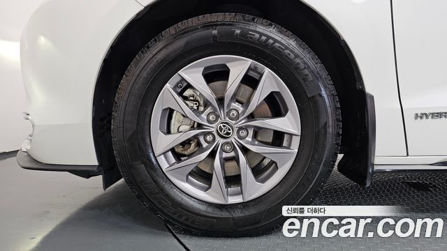 Toyota Sienna 4-го поколения 2.5 Hybrid AWD - фото 4