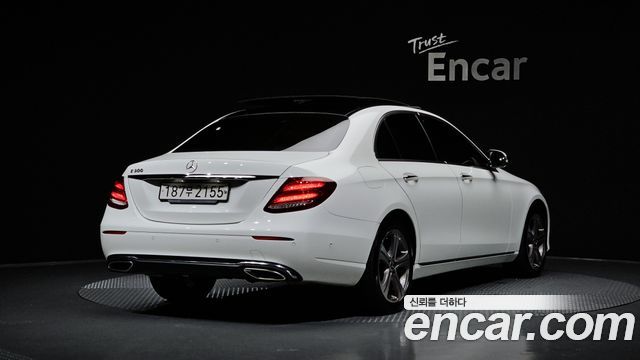 Mercedes-Benz E-Class W213 E300 Avantgarde - фото 1
