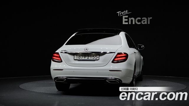 Mercedes-Benz E-Class W213 E300 Avantgarde - фото 3