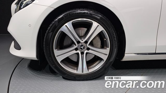 Mercedes-Benz E-Class W213 E300 Avantgarde - фото 4