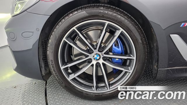 BMW 5 Series G30 520i M Sport - фото 4