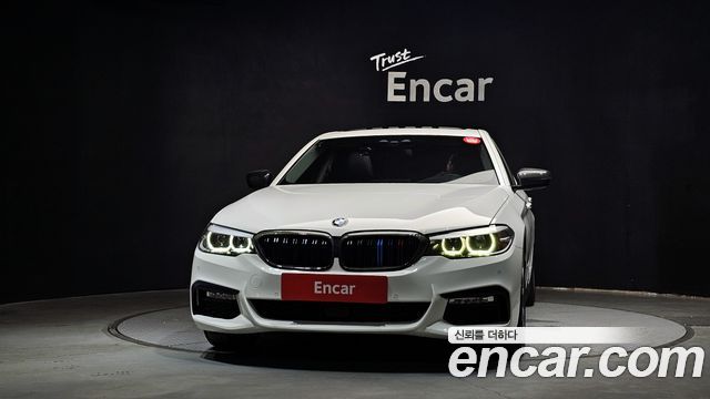 BMW 5 Series G30 520i Luxury - фото 2