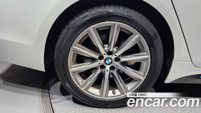 BMW 5 Series G30 520i Luxury - фото 4