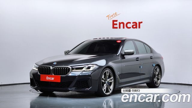 BMW 5 Series G30 M550i xDrive - фото 3