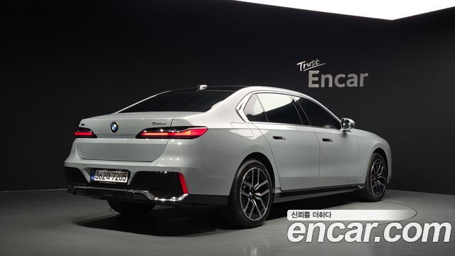 BMW 7 Series G70 740d xDrive M Sport - фото 0