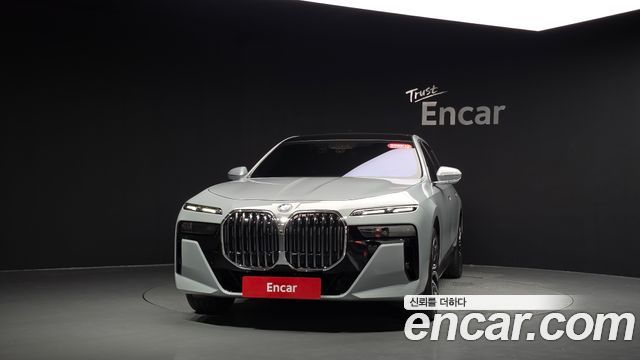 BMW 7 Series G70 740d xDrive M Sport - фото 1
