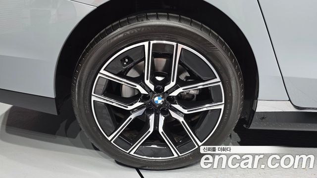 BMW 7 Series G70 740d xDrive M Sport - фото 3