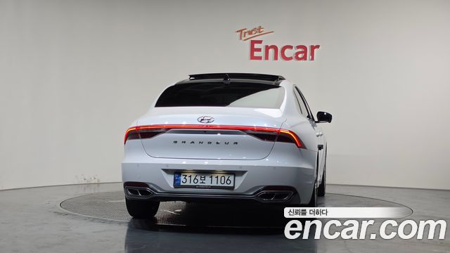 Hyundai Grandeur New IG, гибрид Calligraphy - фото 2
