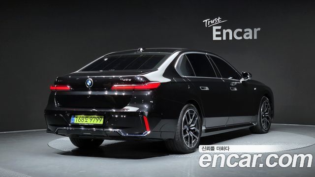 BMW 7 Series G70 740d xDrive M Sport - фото 0