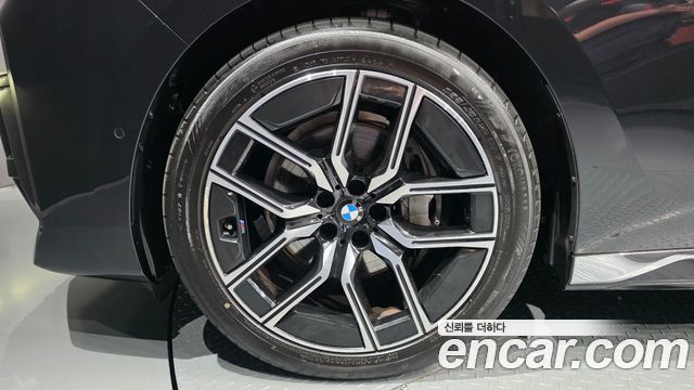 BMW 7 Series G70 740d xDrive M Sport - фото 3
