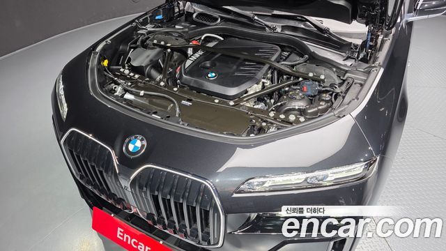 BMW 7 Series G70 740d xDrive M Sport - фото 4