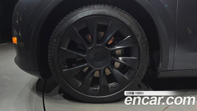 Tesla Model Y Long Range AWD - фото 4