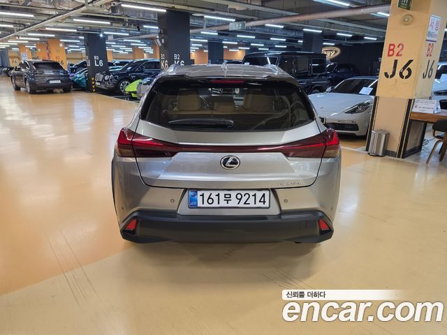 Lexus UX 300h 2.0 2WD - фото 3