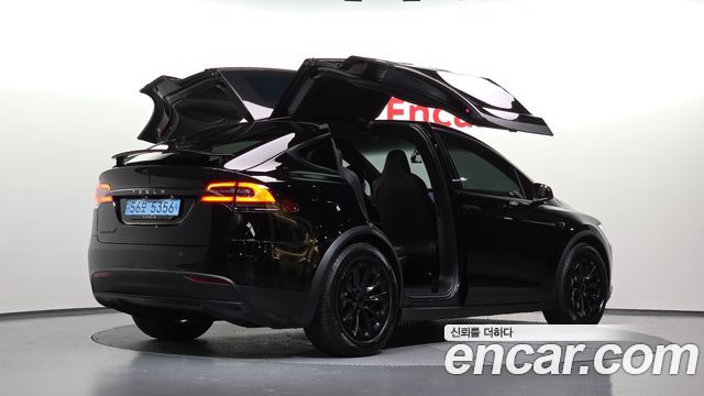 Tesla Model X 75D - фото 1