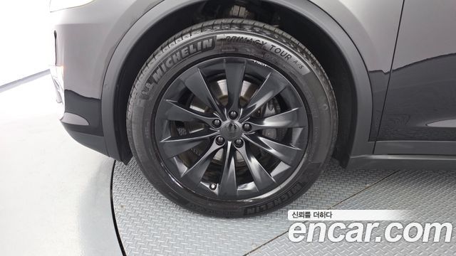 Tesla Model X 75D - фото 4