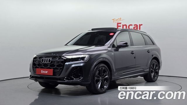 Audi Q7 55 TFSI Quattro Premium - фото 0