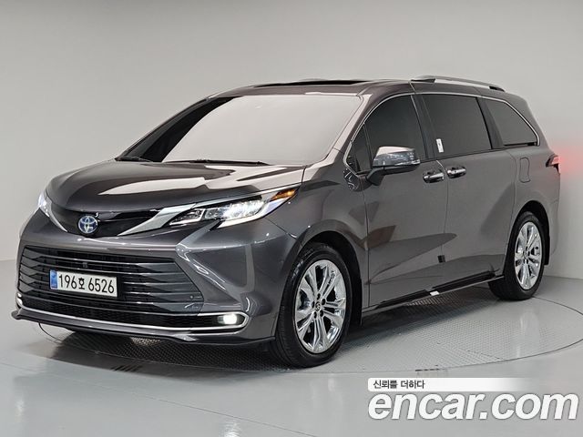 Toyota Sienna 4-го поколения 2.5 Hybrid 2WD - фото 1