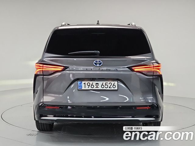Toyota Sienna 4-го поколения 2.5 Hybrid 2WD - фото 2