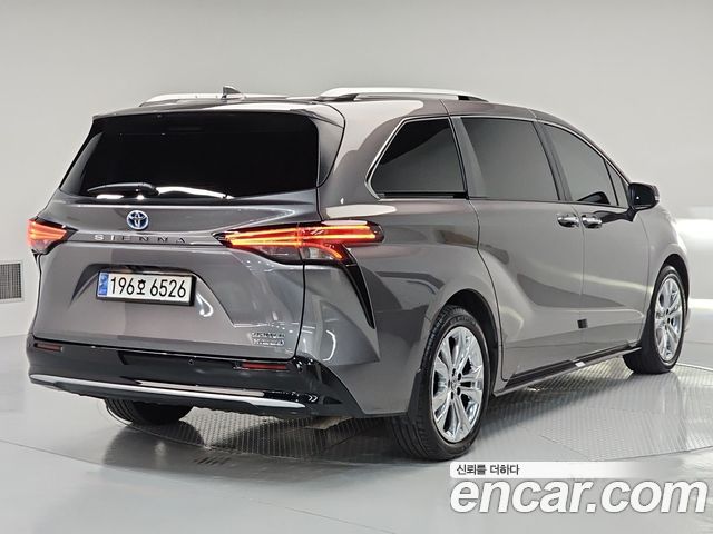 Toyota Sienna 4-го поколения 2.5 Hybrid 2WD - фото 3