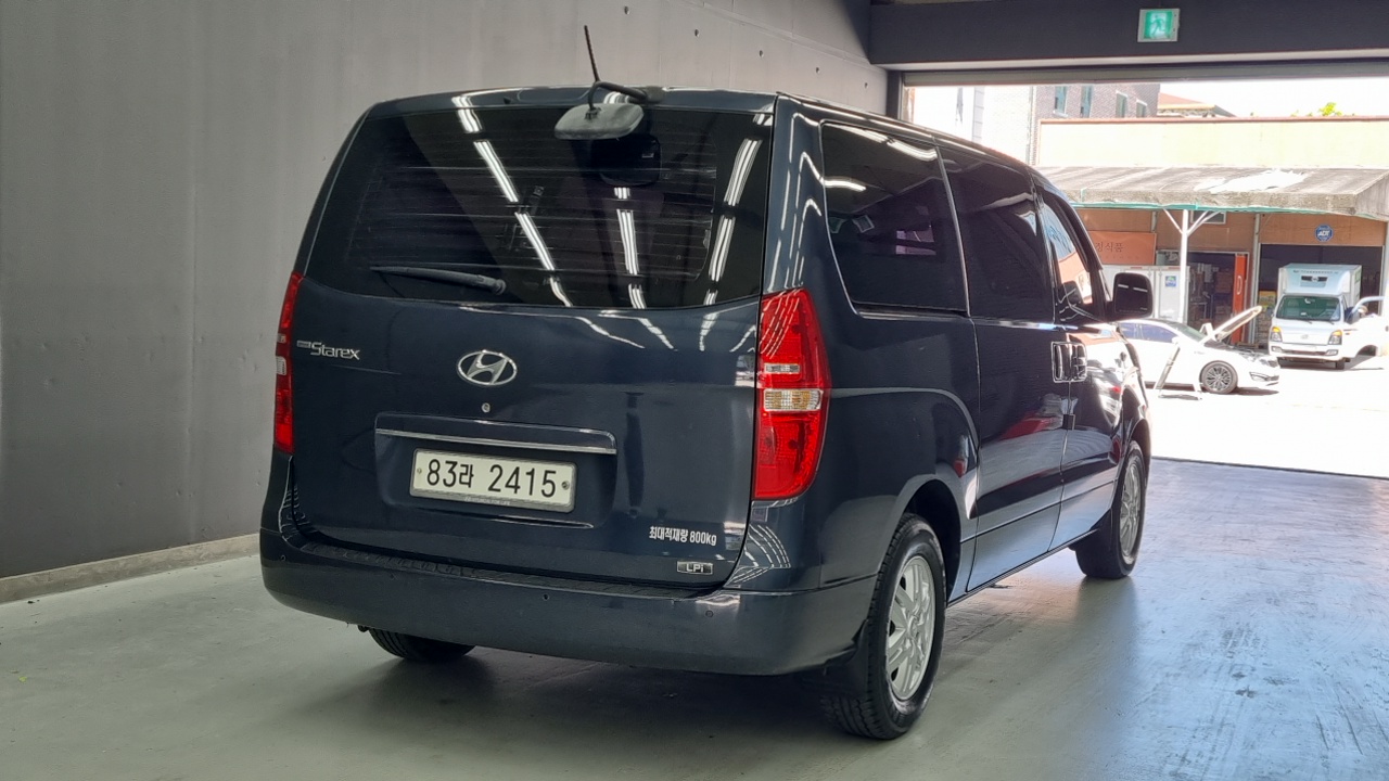 Hyundai Starex New Van 3-Seater LPi Smart - фото 1