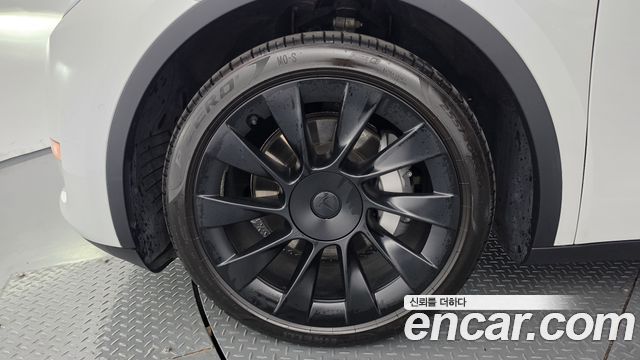 Tesla Model Y Long Range AWD - фото 4