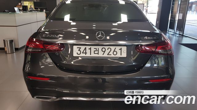Mercedes-Benz E-Class W213 E220d 4MATIC AMG Line - фото 3