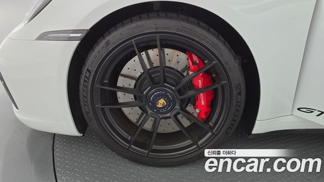 Porsche 911 Carrera 4 GTS - фото 3