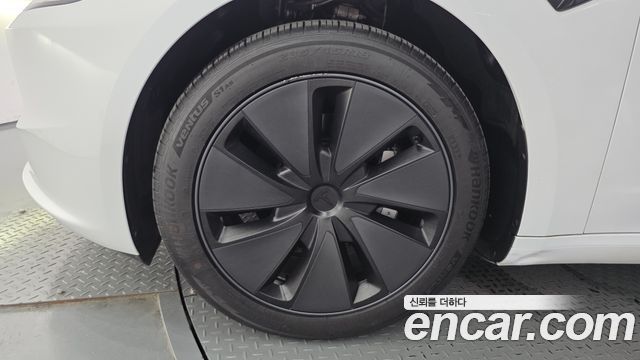 Tesla Model 3 RWD - фото 4