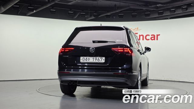 Volkswagen Tiguan 2-го поколения 2.0 TDI Premium - фото 3