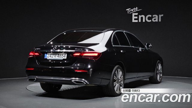 Mercedes-Benz E-Class W213 E300e 4MATIC Exclusive - фото 1