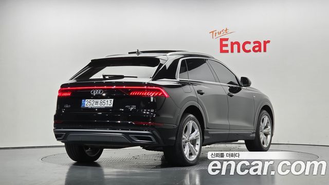 Audi Q8 45 TDI Quattro Premium - фото 1
