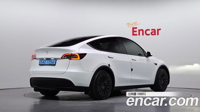 Tesla Model Y RWD - фото 0
