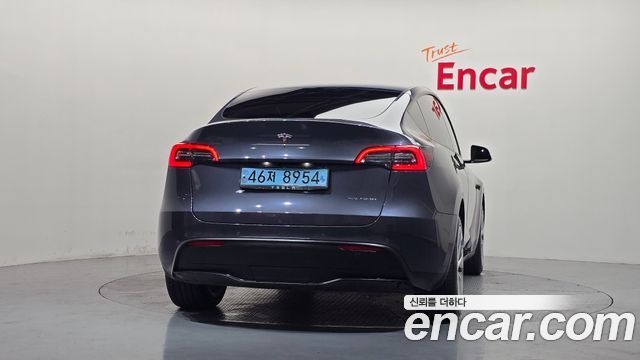 Tesla Model Y Long Range AWD - фото 3