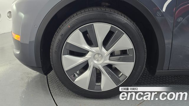 Tesla Model Y Long Range AWD - фото 4