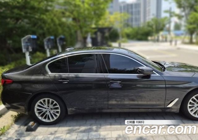 BMW 5 Series G30 530e Luxury - фото 3