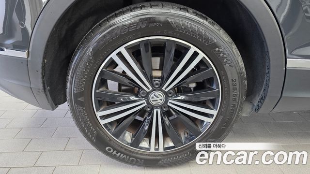 Volkswagen Tiguan 2-го поколения 2.0 TDI Prestige - фото 4