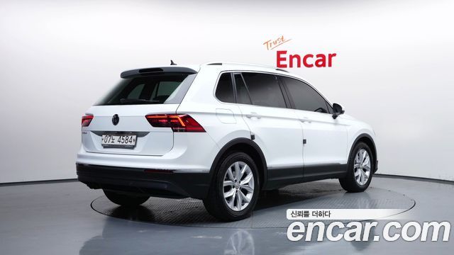 Volkswagen Tiguan 2-го поколения 2.0 TDI Premium - фото 1