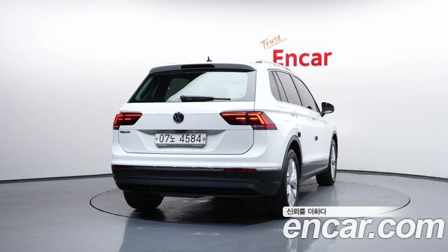 Volkswagen Tiguan 2-го поколения 2.0 TDI Premium - фото 3