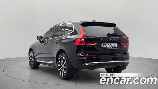 Volvo XC60 2-го поколения B6 Ultimate Bright - фото 3