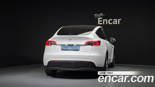 Tesla Model Y Long Range AWD - фото 3