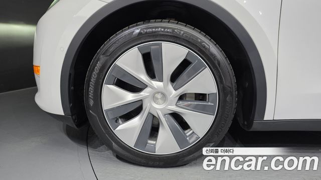 Tesla Model Y Long Range AWD - фото 4
