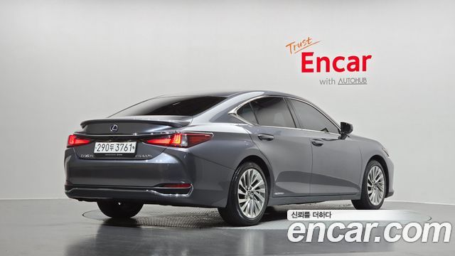 Lexus ES 300h 7-го поколения Luxury Plus - фото 0