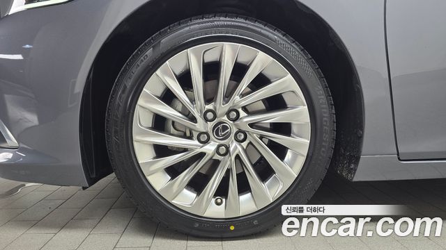 Lexus ES 300h 7-го поколения Luxury Plus - фото 3