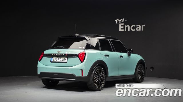 Mini Cooper S 4-го поколения 5 Door Favoured - фото 1