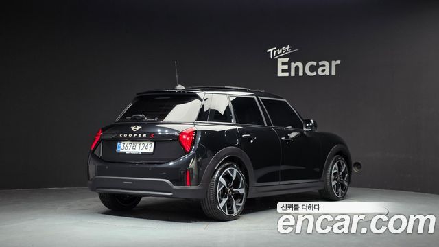Mini Cooper S 4-го поколения 5 Door Favoured - фото 1